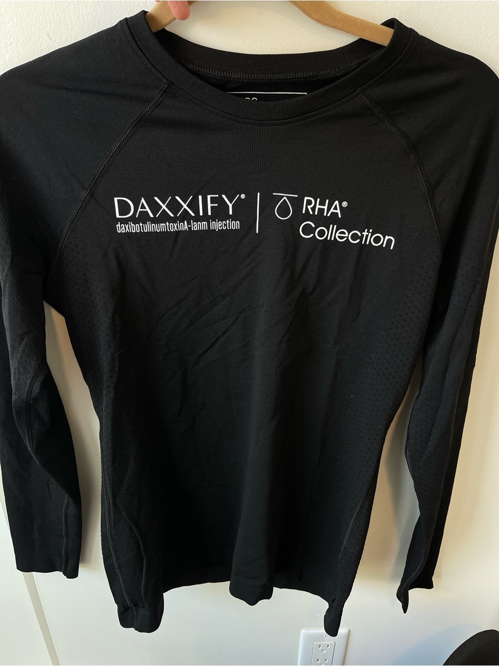 FIGS Salta Long-Sleeve Underscrub in black. Size Medium. Never worn. Like new